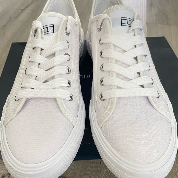 Tommy Hilfiger all white Lace sneakers - Picture 2 of 5